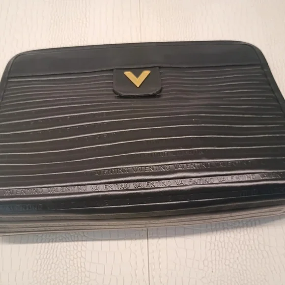 💋Valentino Garavani CLASSIC lightly used - Picture 3 of 14